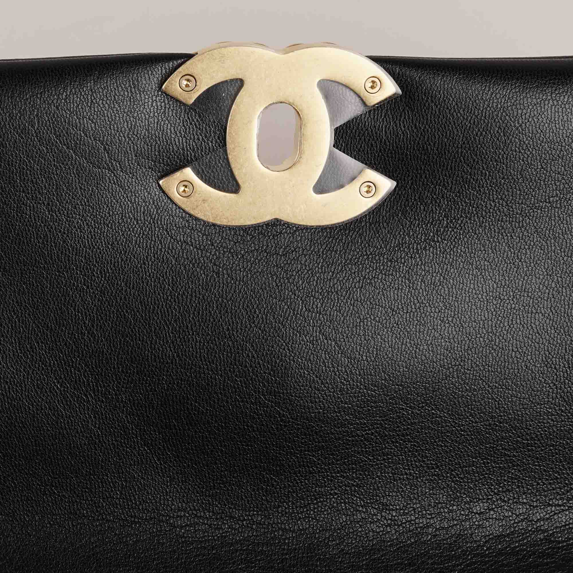 19 Small Flap Bag - Image 10