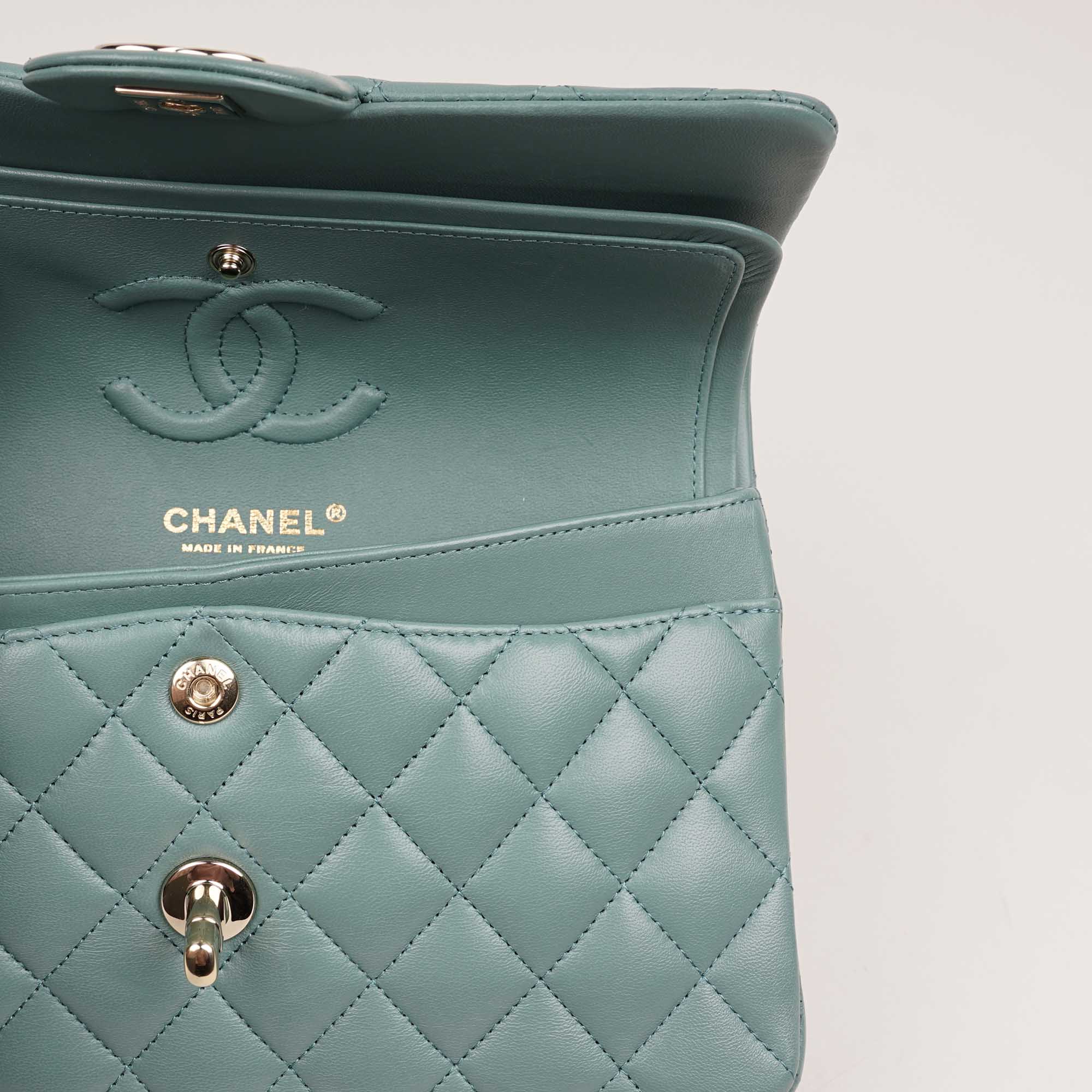 Classic Small Double Flap Bag 2023 - Image 8