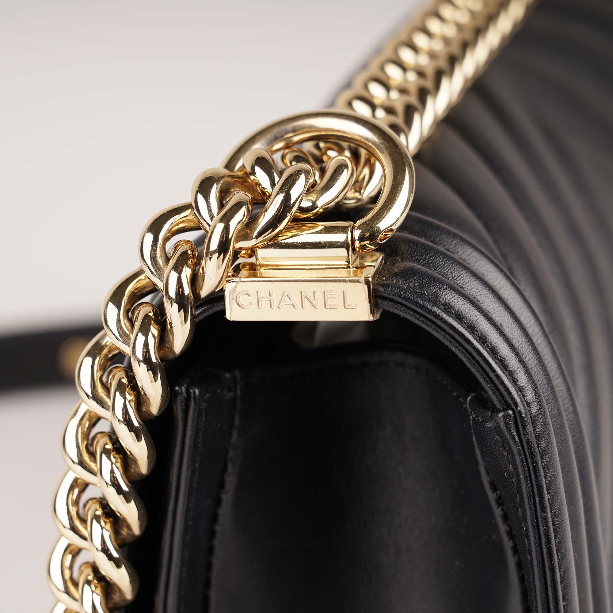 Old medium Chevron Boy Flap Bag - Image 11
