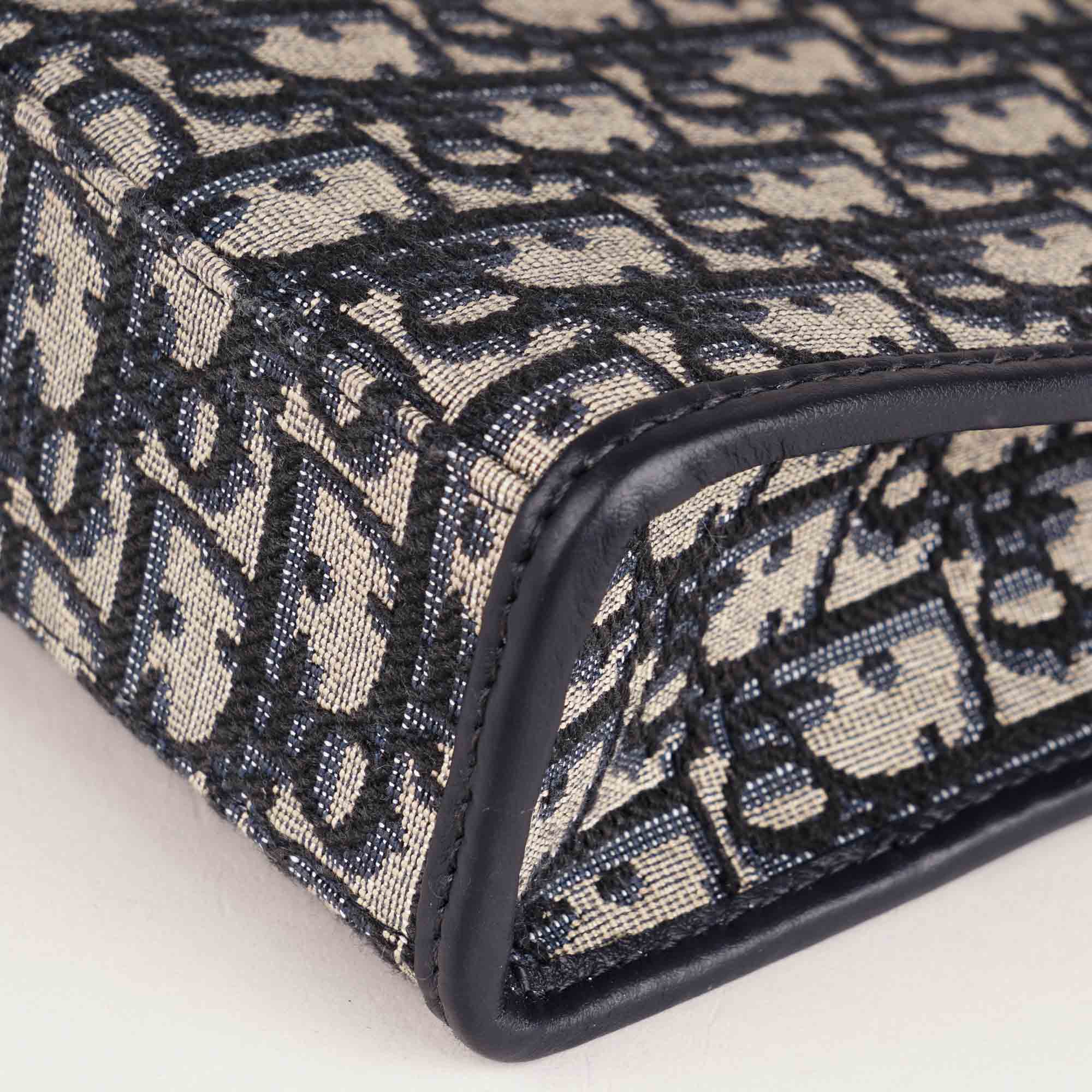30 Montaigne Dea Pouch - Image 14