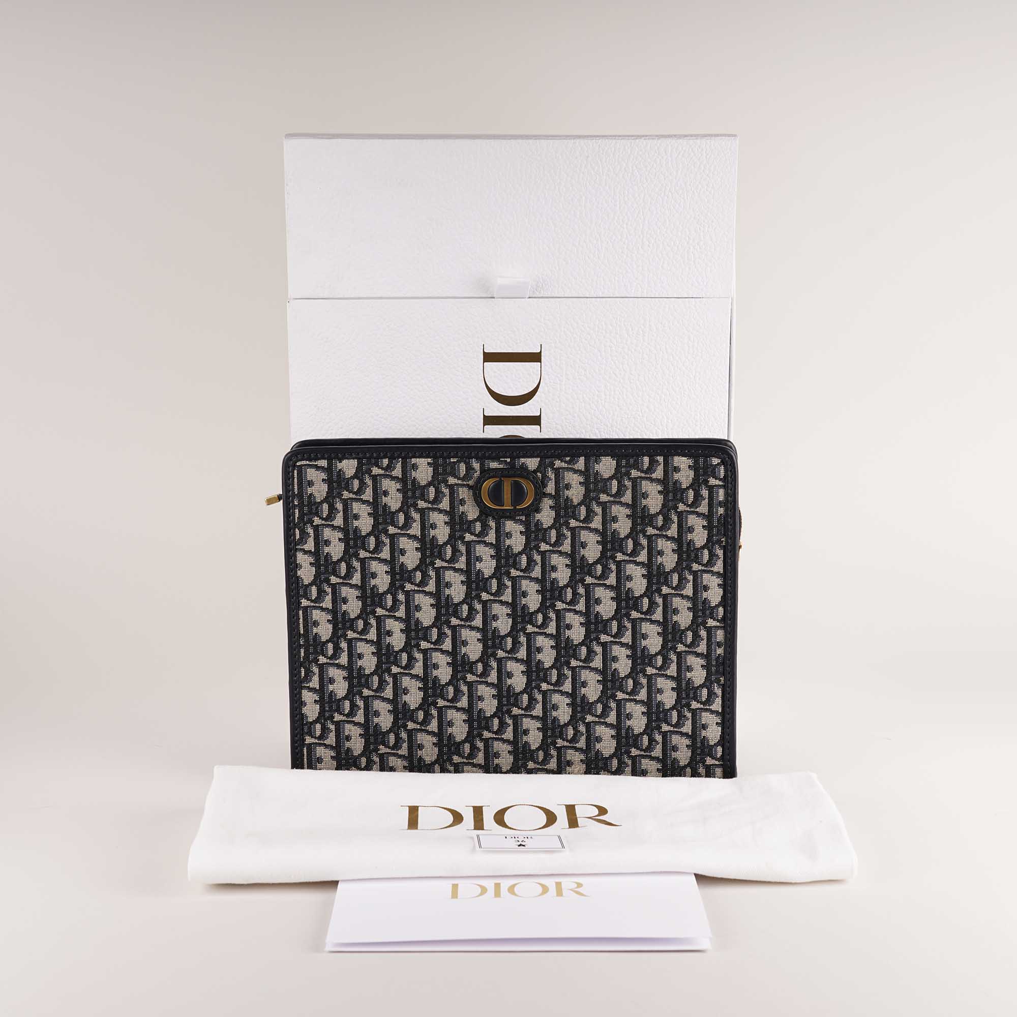 30 Montaigne Dea Pouch - Image 15