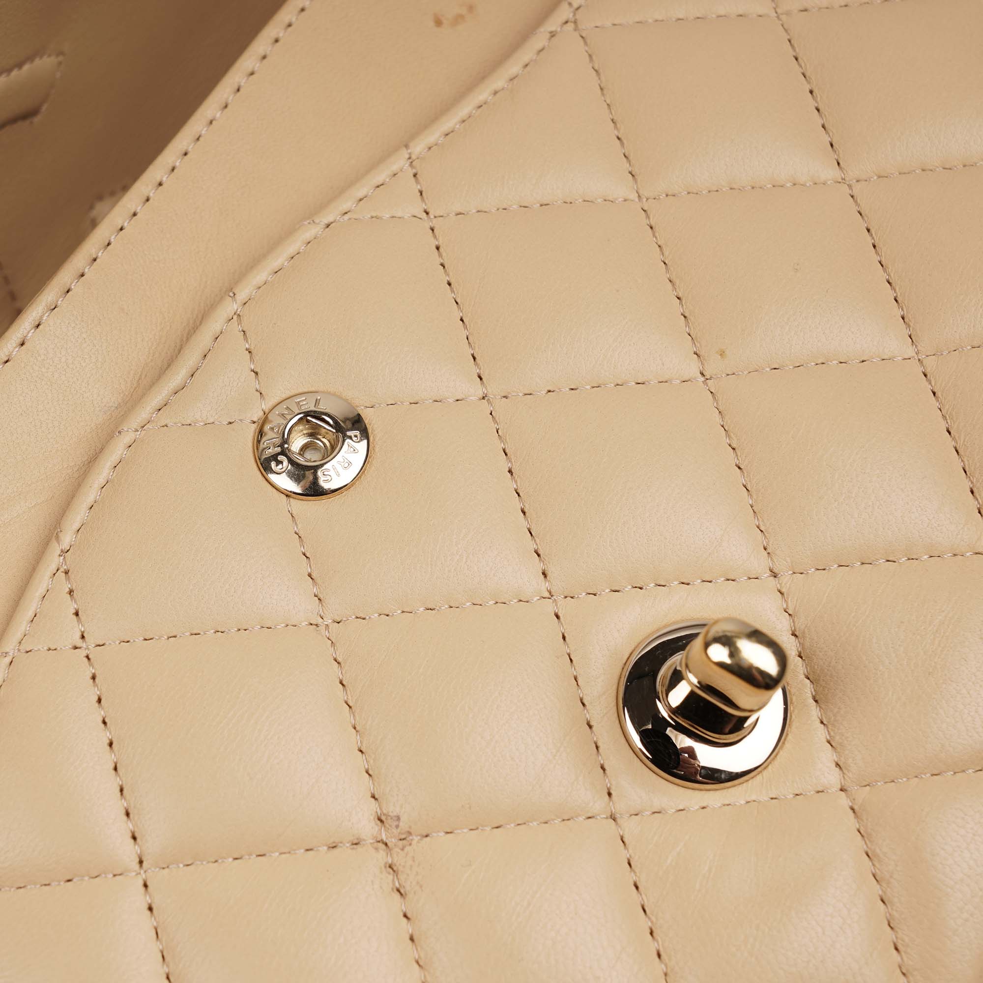 Classic Medium Double Flap Bag Beige 2023 - Image 11