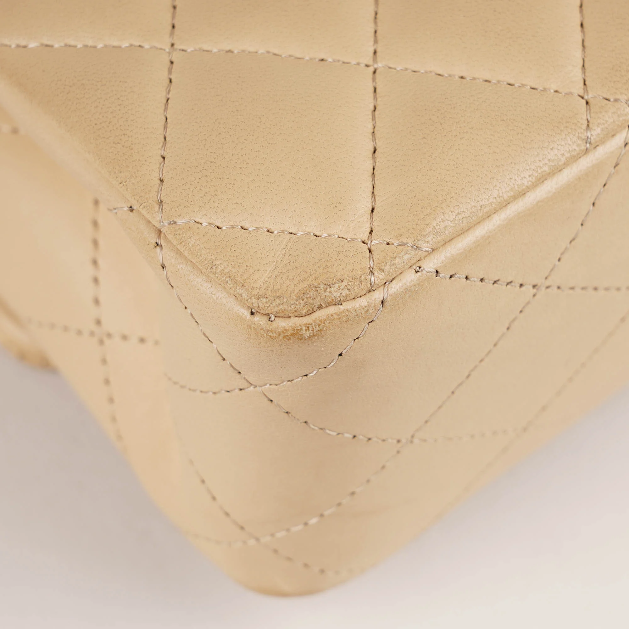 Classic Medium Double Flap Bag Beige 2023 - Image 15