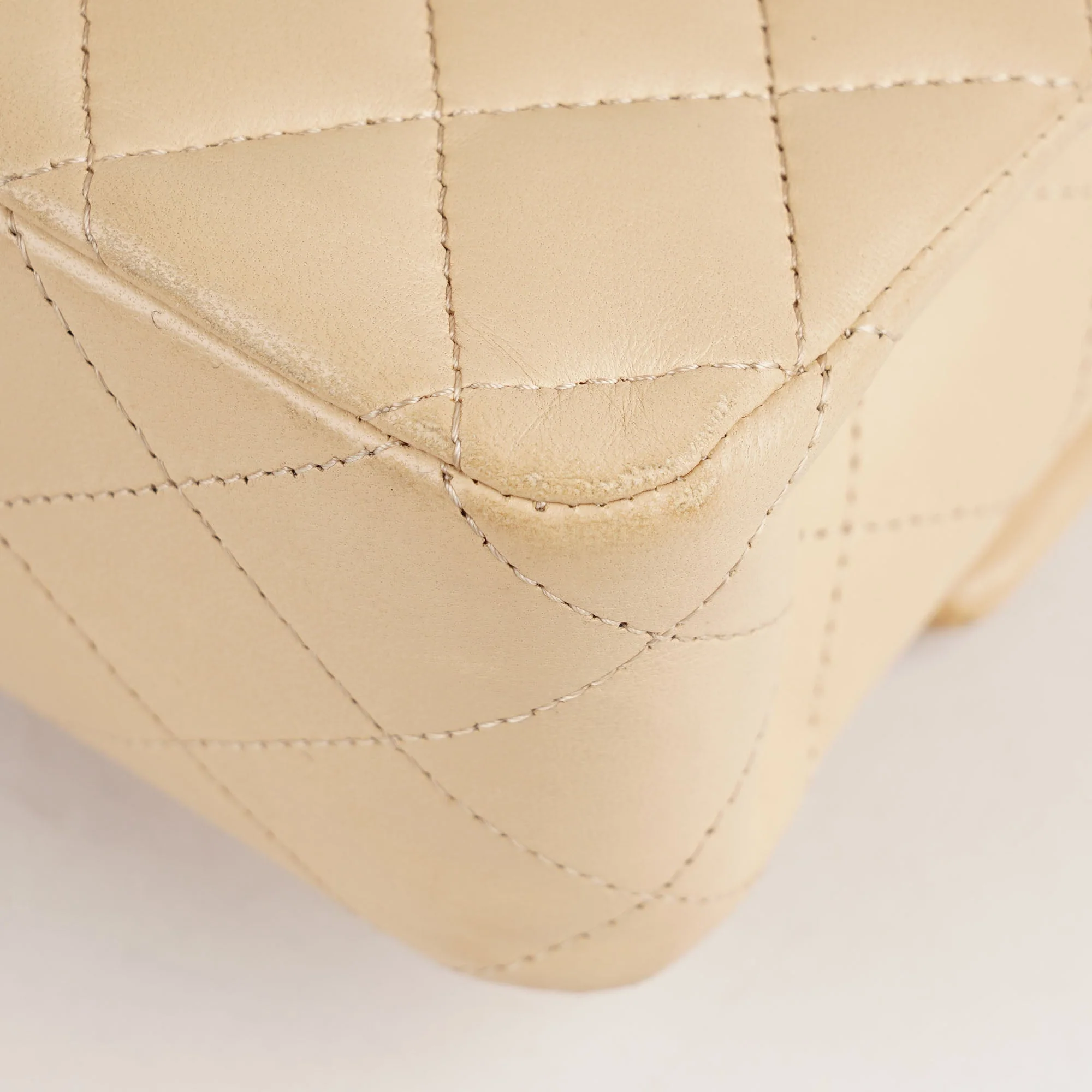 Classic Medium Double Flap Bag Beige 2023 - Image 16