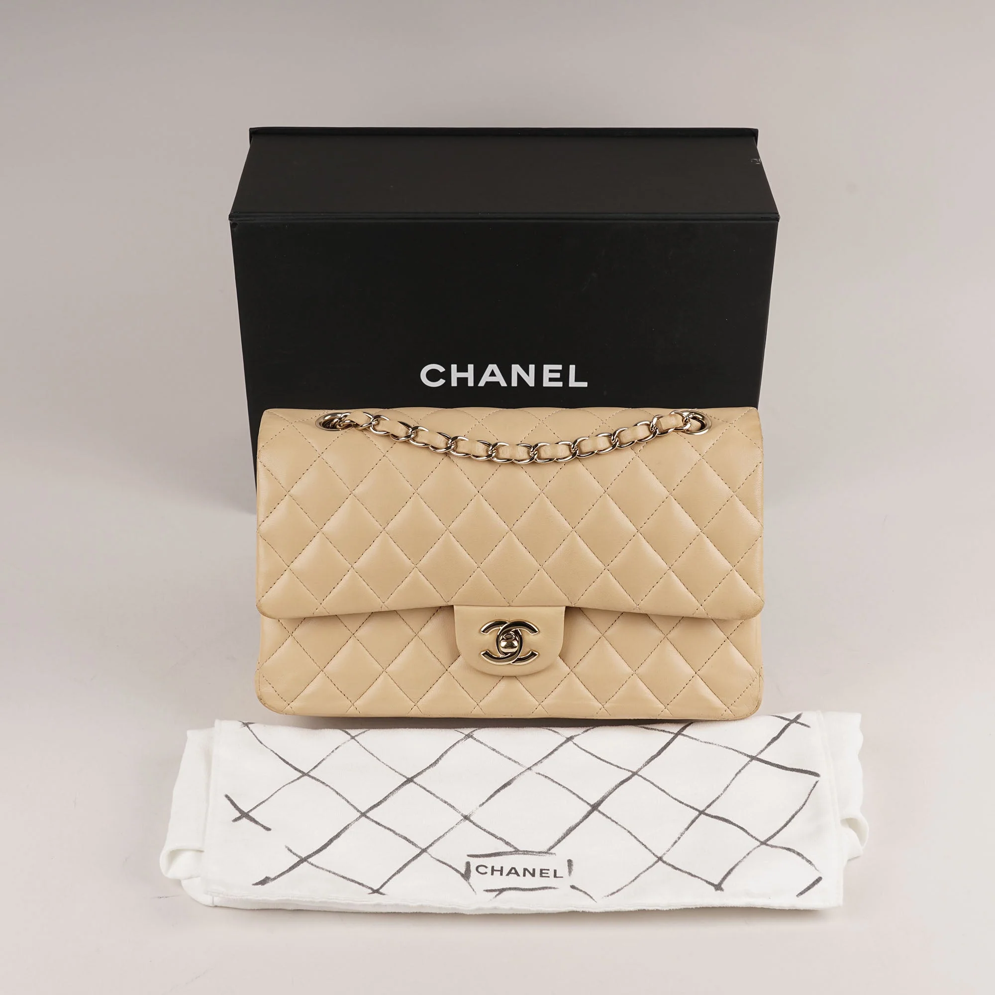 Classic Medium Double Flap Bag Beige 2023 - Image 17