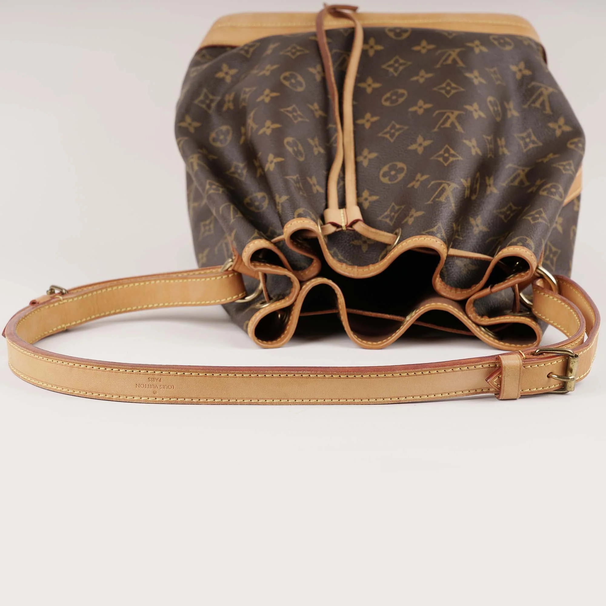 Large Noé Bucket Bag - Image 6