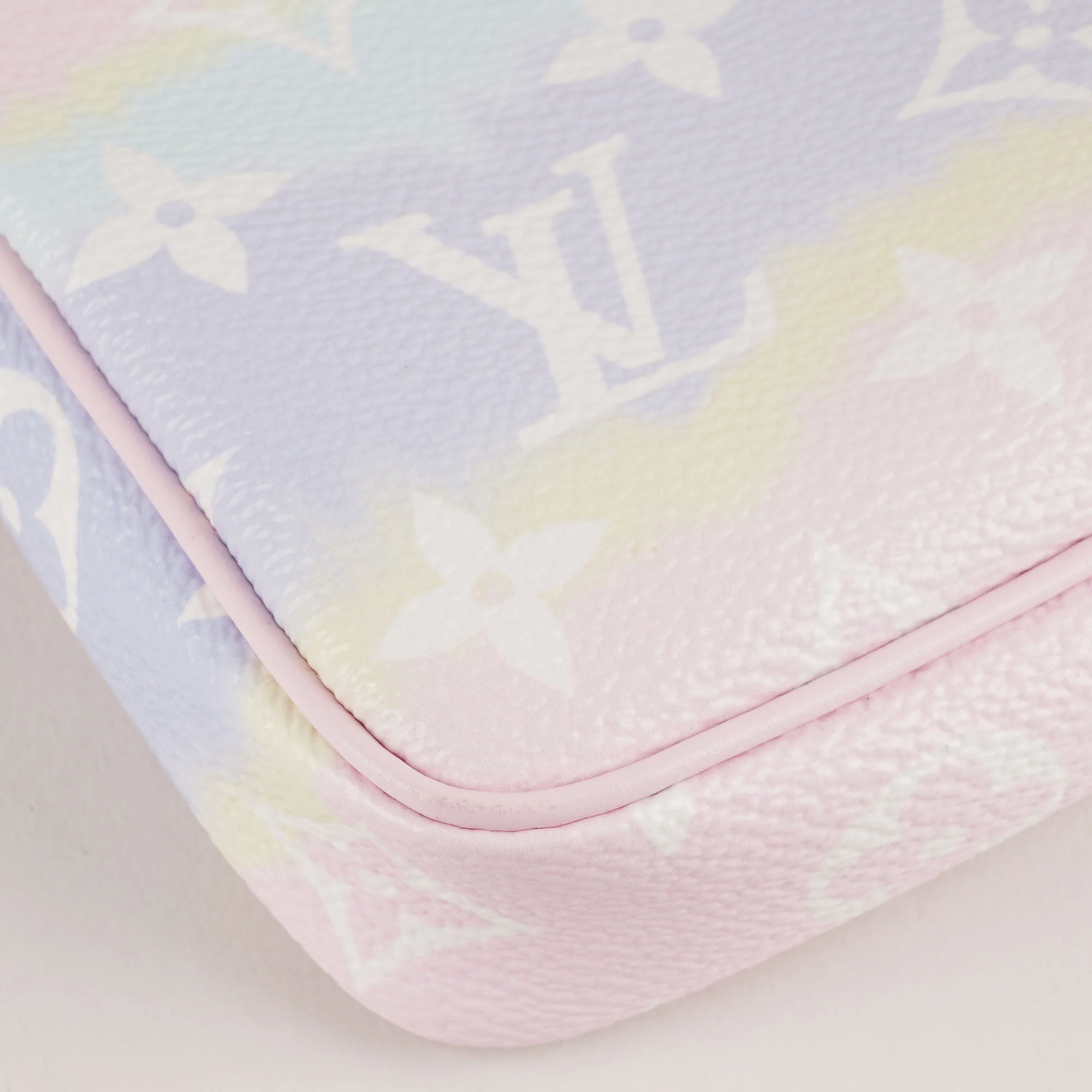 Mini Pochette Accessoires By The Pool - Image 8