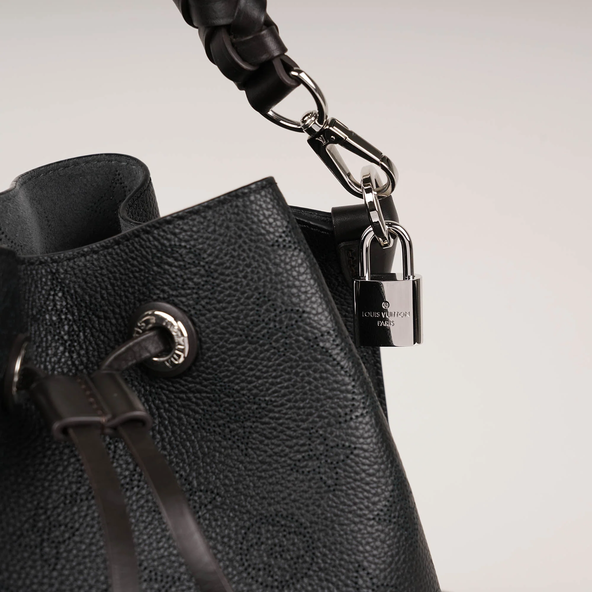 Muria Shoulder Bag - Image 10