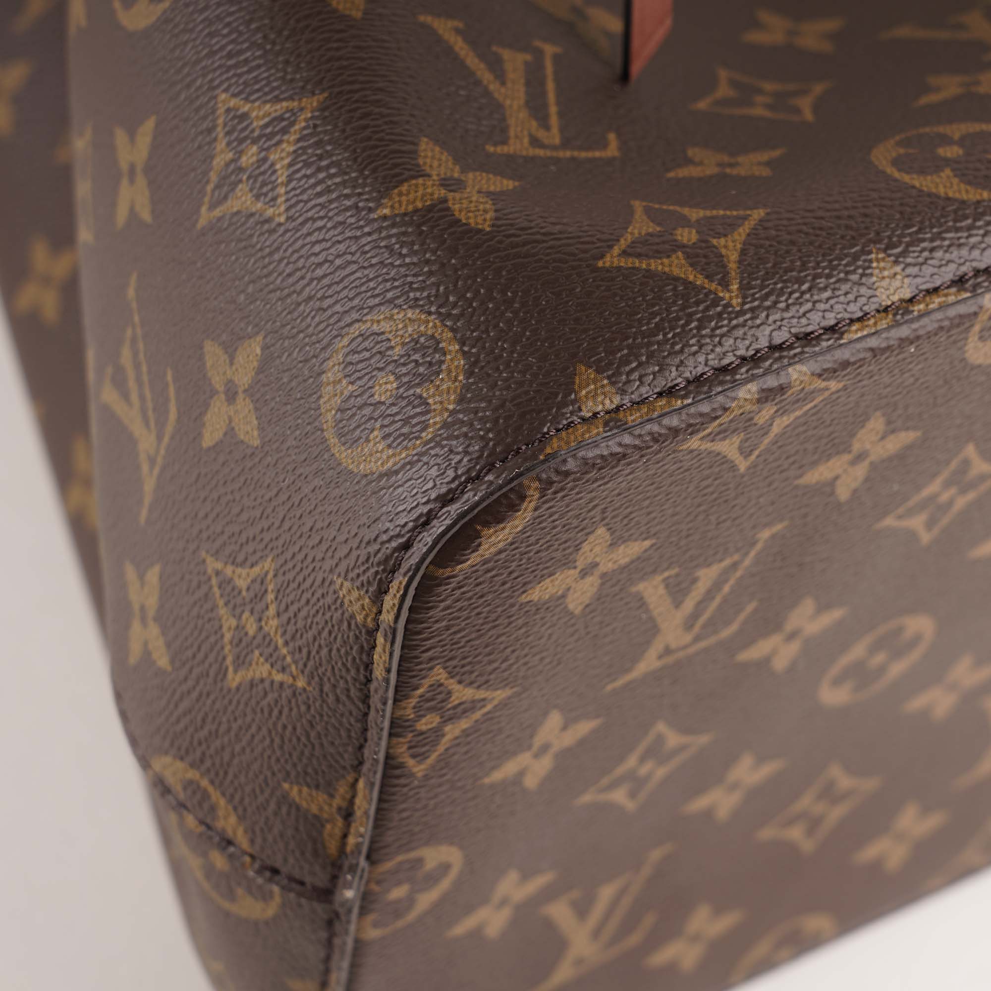 NéoNoé Bucket Bag - Image 10