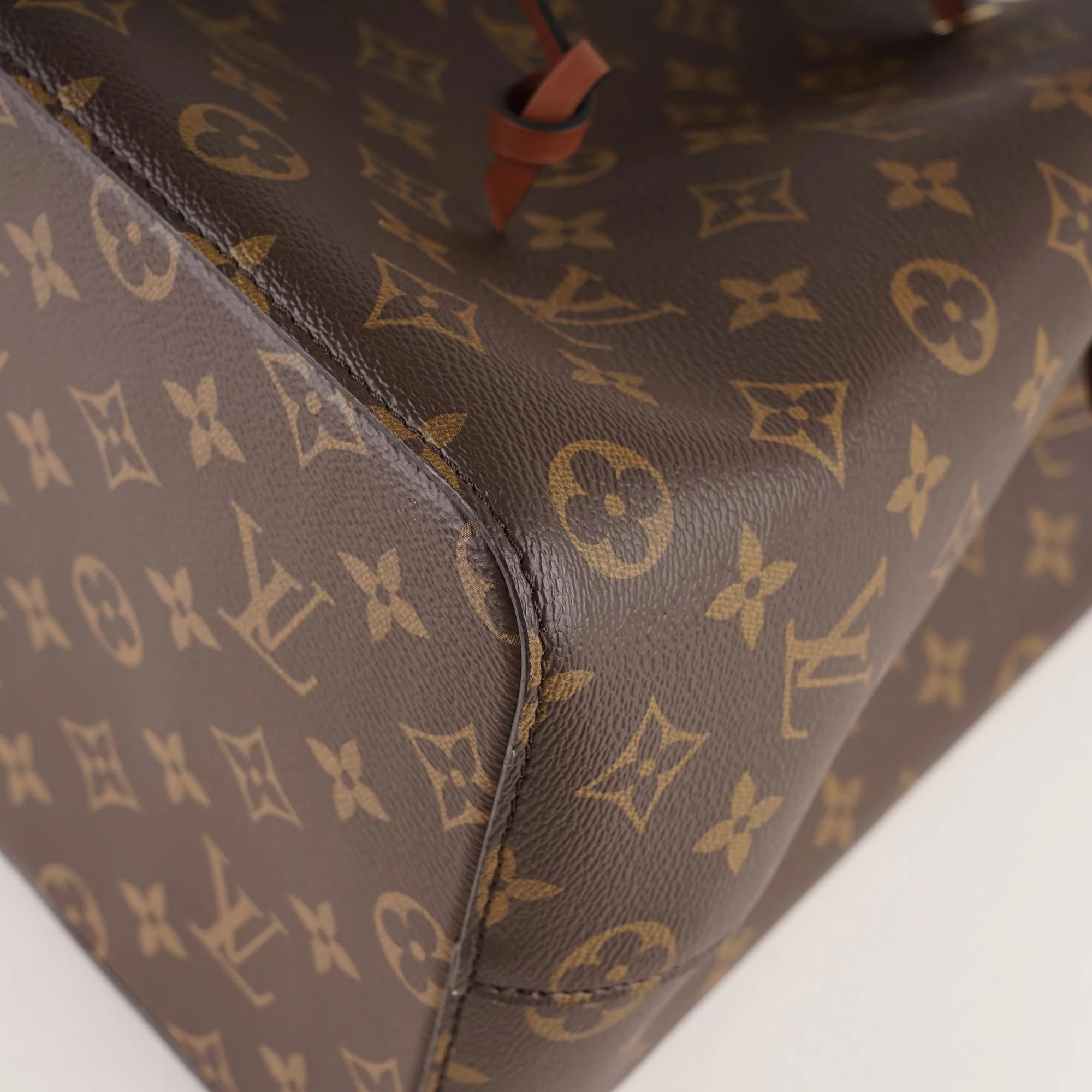 NéoNoé Bucket Bag - Image 11