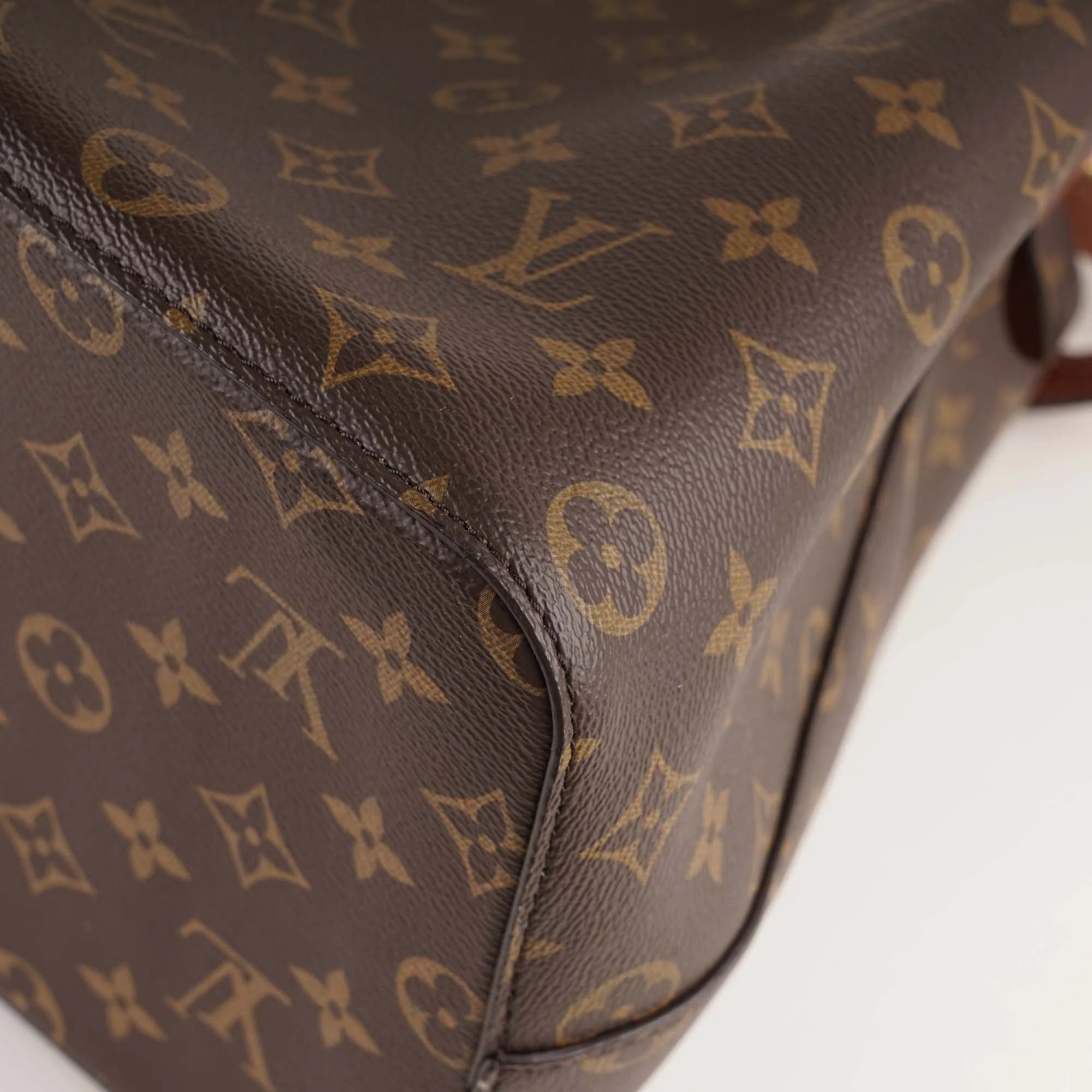 NéoNoé Bucket Bag - Image 13