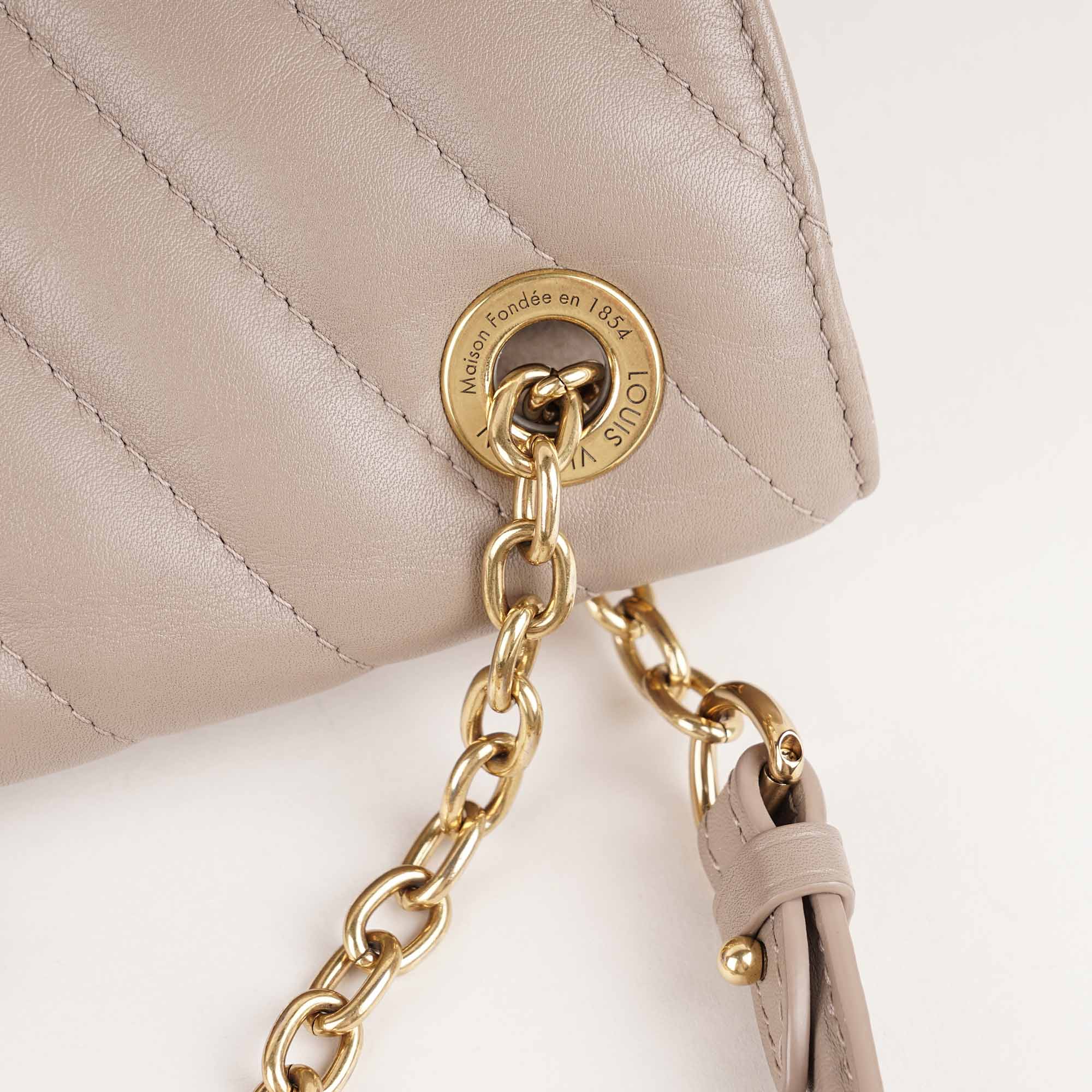 New Wave Chain Bag - Image 10