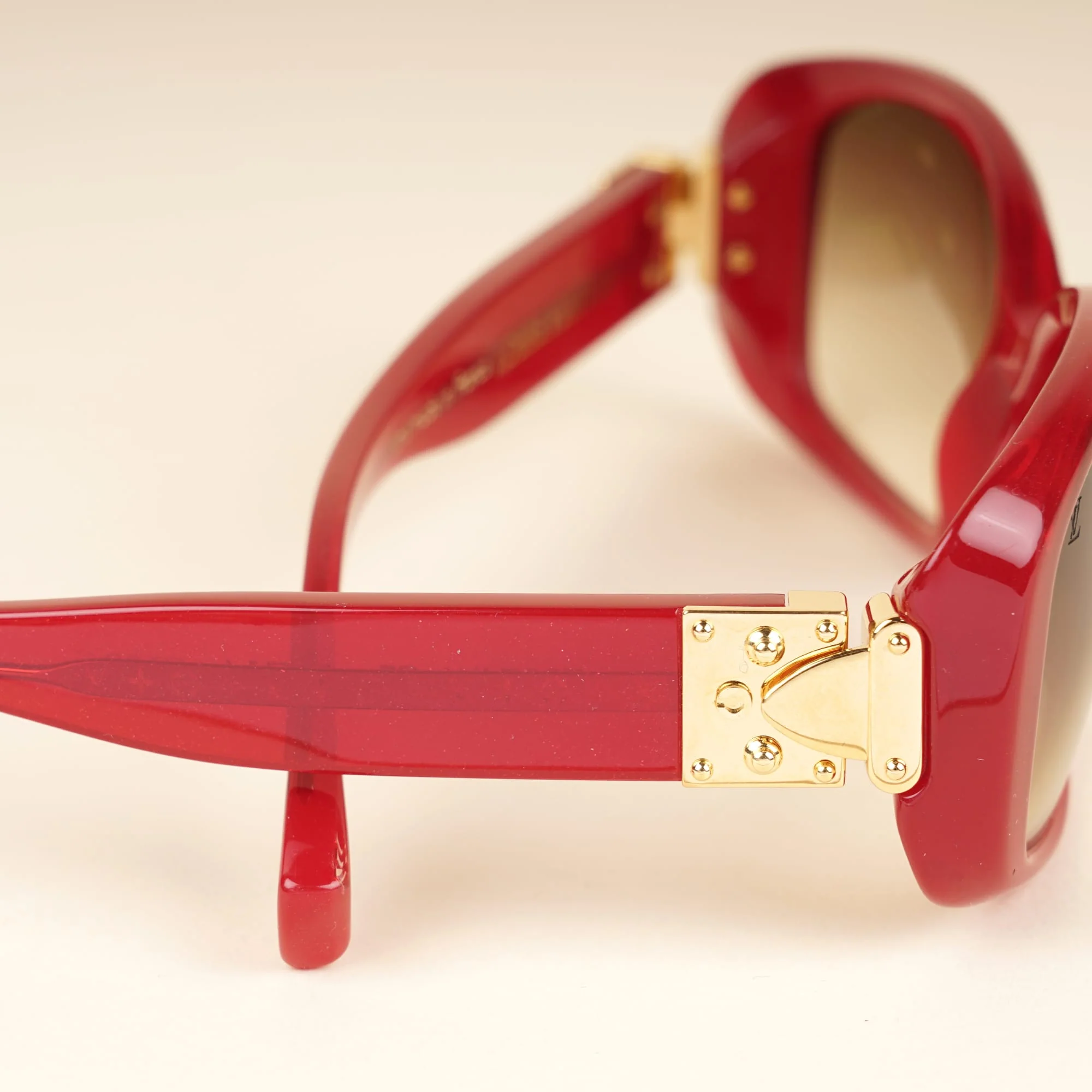 Soupcon Sunglasses Red - Image 6