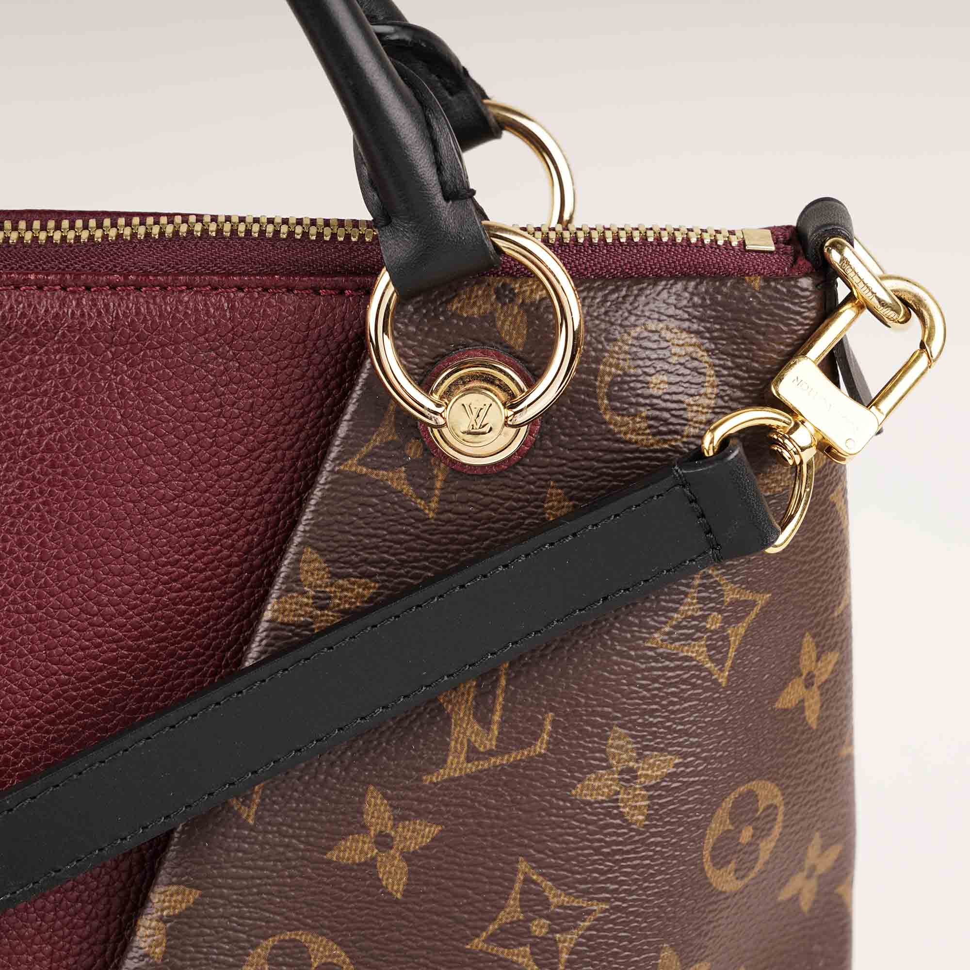 V Tote MM - Image 10