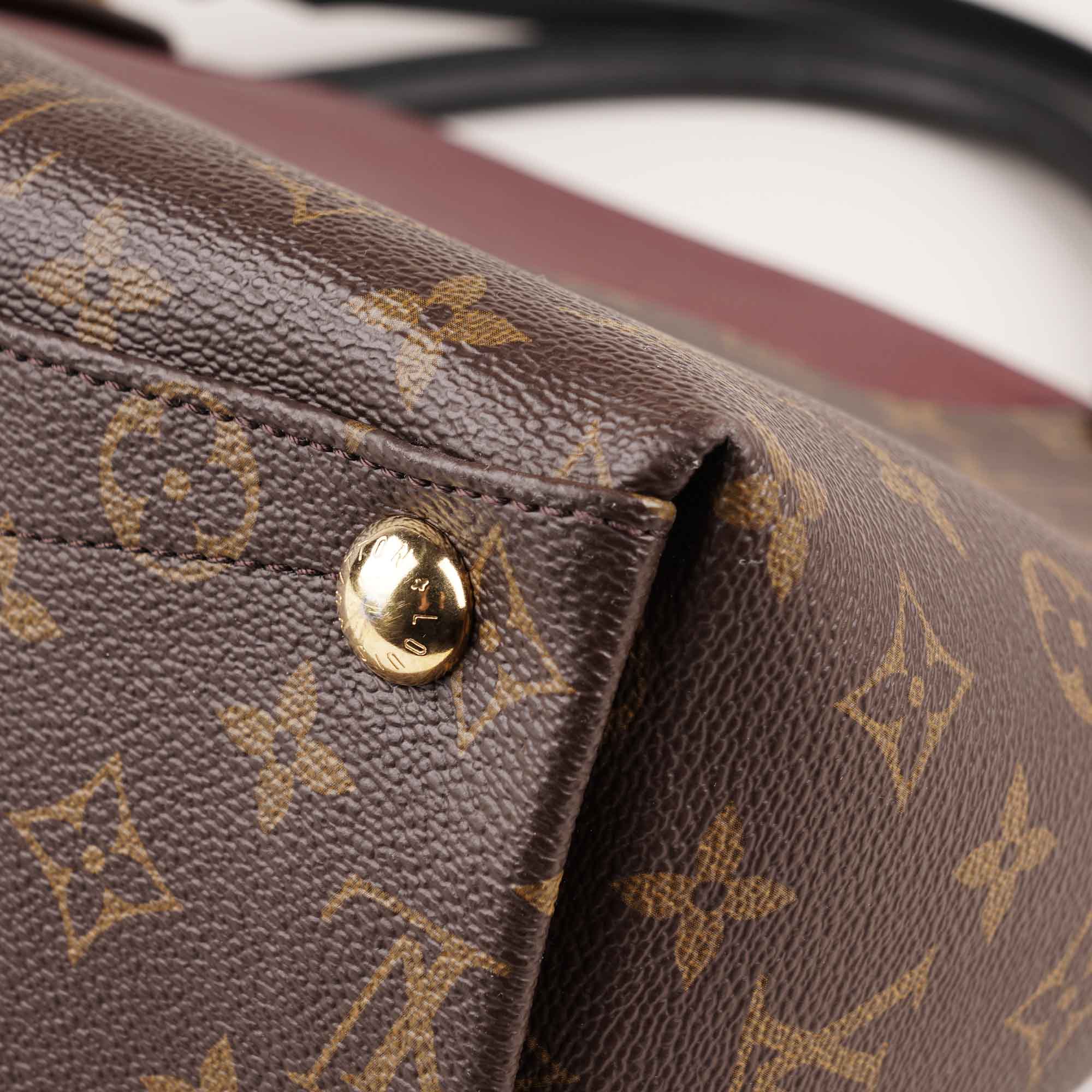 V Tote MM - Image 14