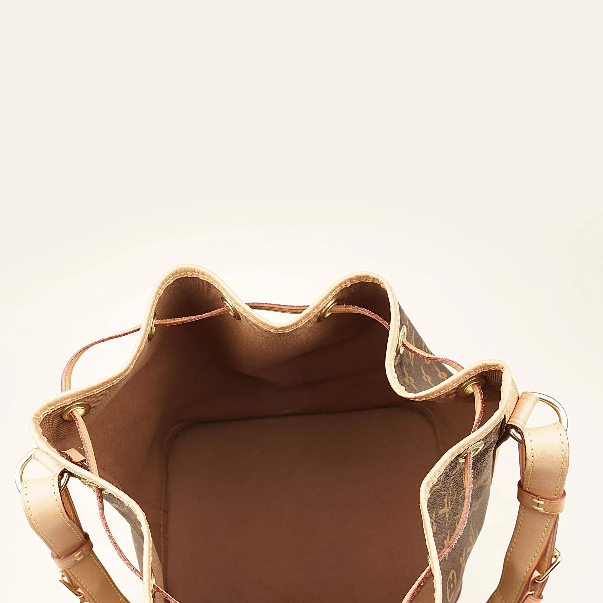 Petit Noé Shoulder Bag - Image 5