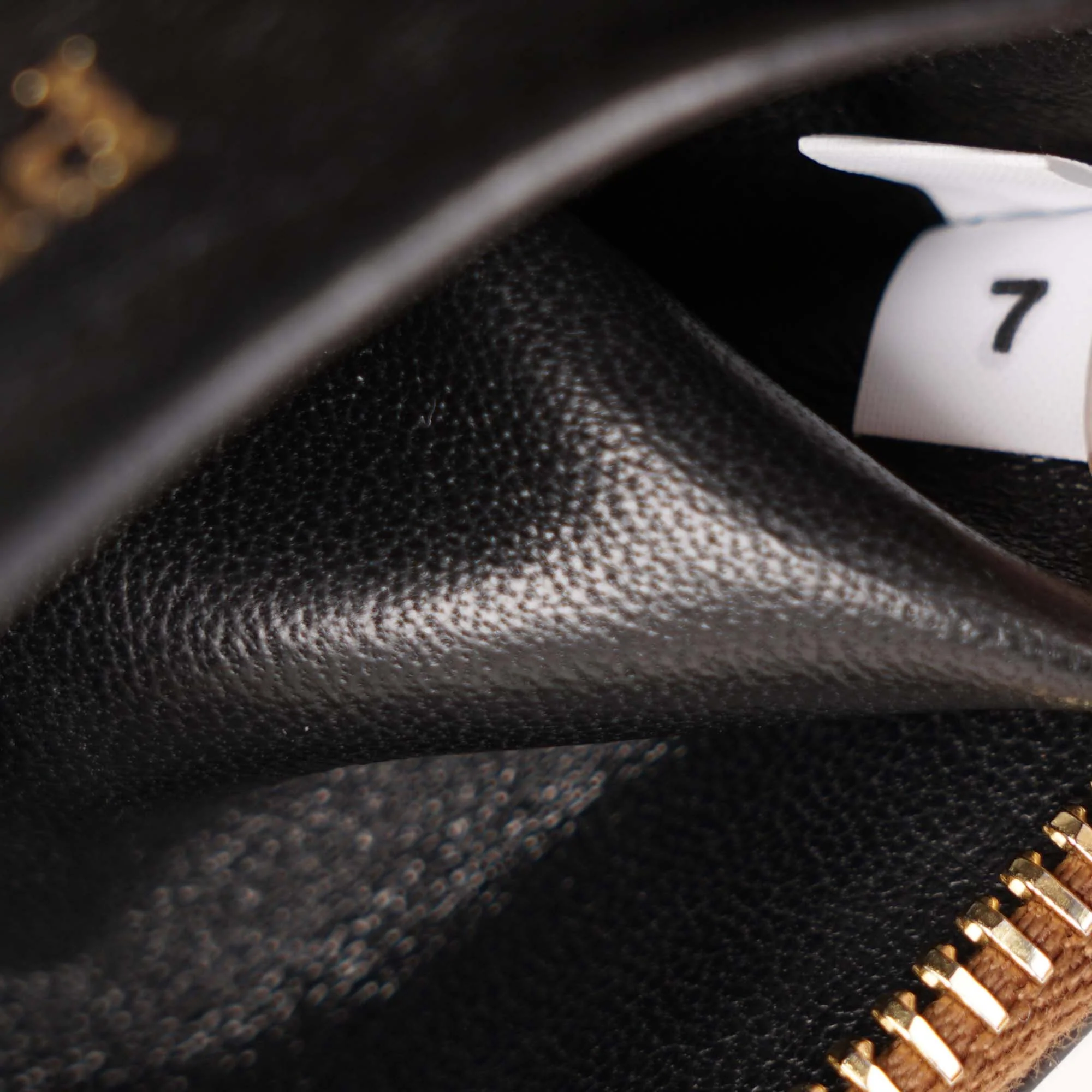 Arqué Shoulder Bag - Image 12